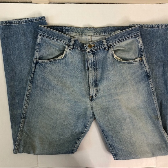 Wrangler Other - Wrangler Medium wash Jeans broken in distressing Men's 34 x 32